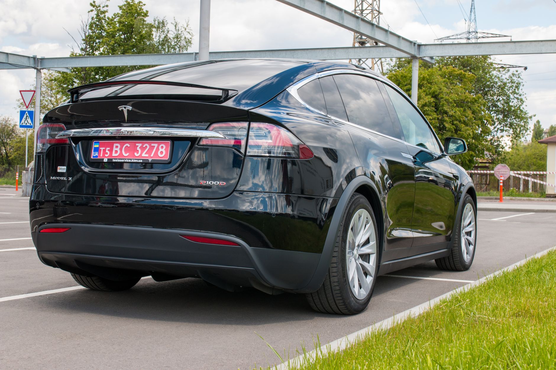 Model S vs. Model X: which one actually fits you.